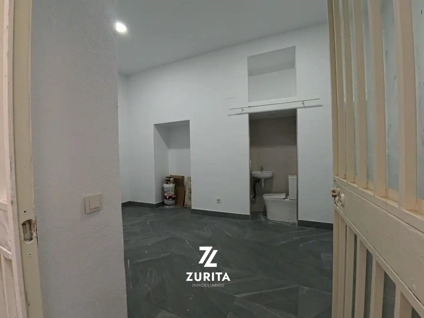 Local comercial de lloguer a Calle DE MUNDA 4, imagen 4