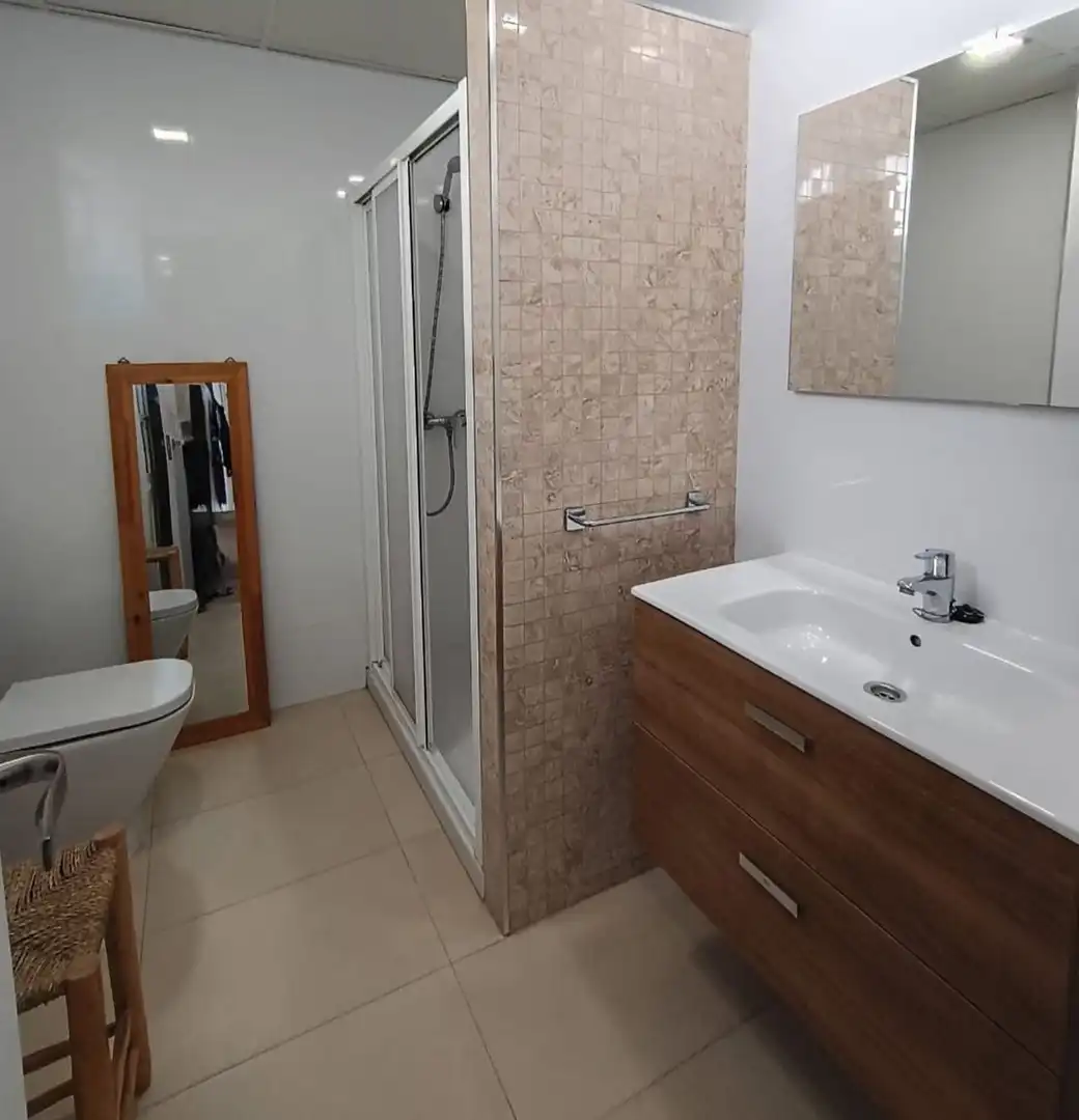 Baño de Piso de alquiler en Almería con Aire acondicionado y Amueblado