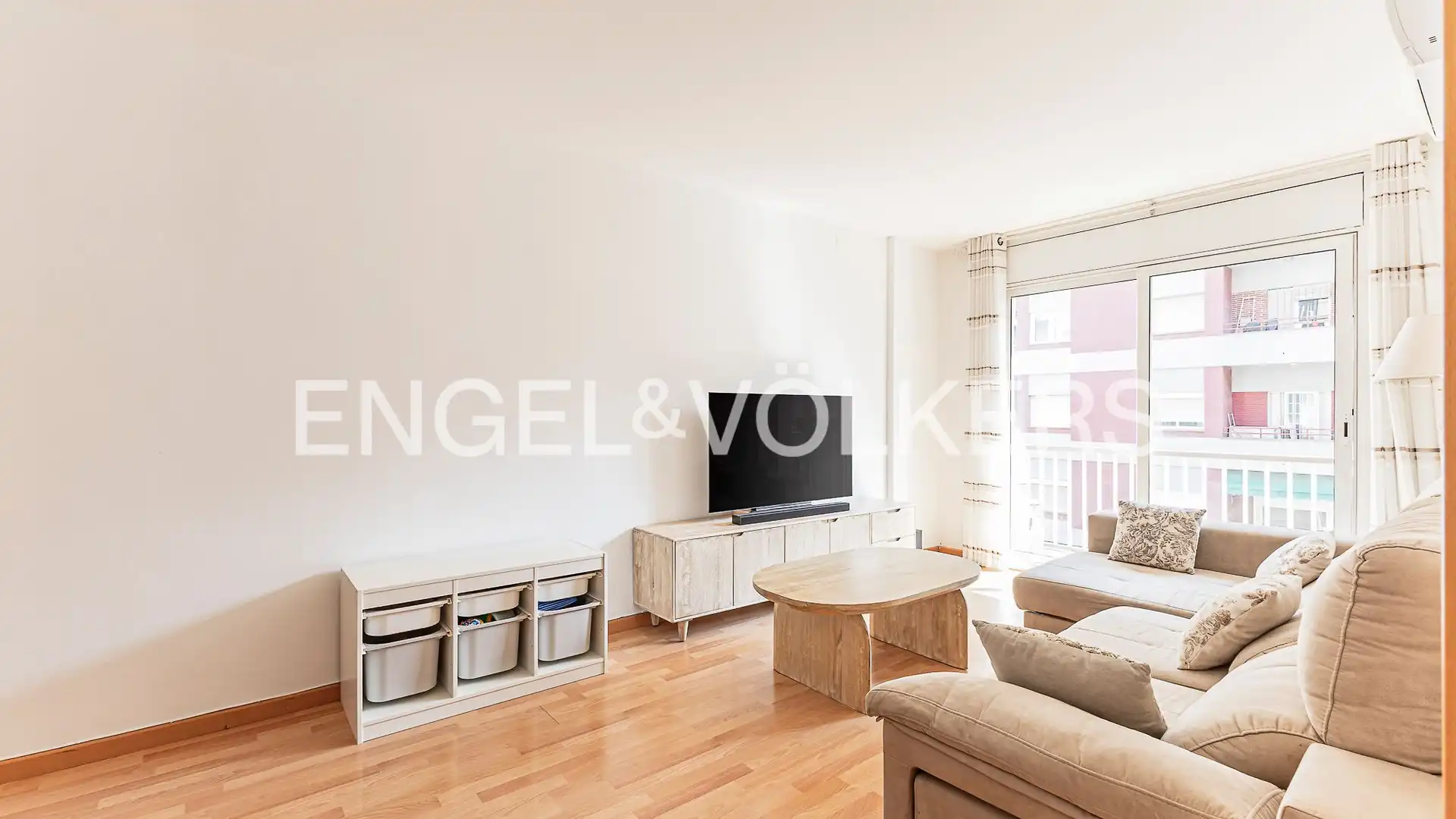 Living room of Flat for sale in  Barcelona Capital  with Air Conditioner, Heating and Parquet flooring