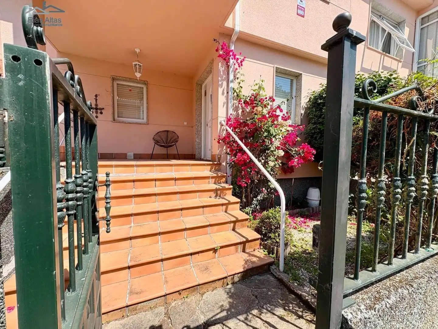 Vista exterior de Casa o chalet en venta en Oleiros con Calefacción, Jardín privado y Trastero