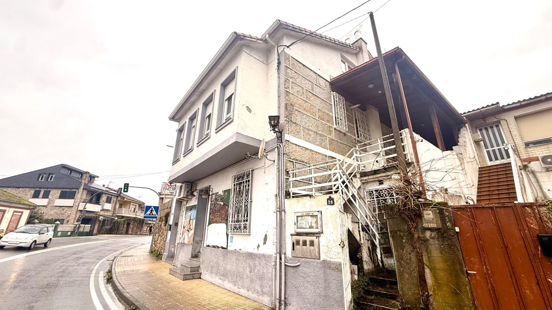 Vista exterior de Casa o xalet en venda en Ourense Capital  amb Aire condicionat, Calefacció i Moblat