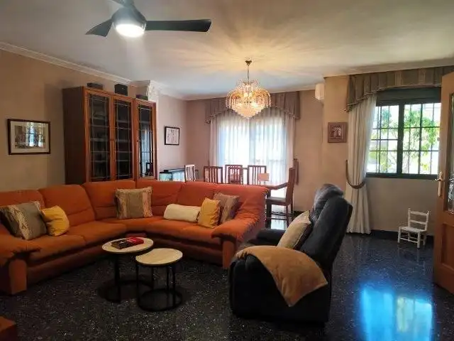 Sala d'estar de Casa adosada en venda en Alaquàs amb Aire condicionat, Terrassa i Traster