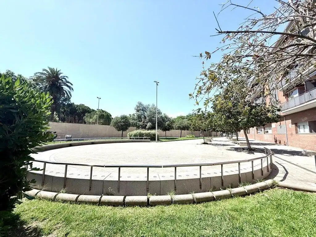 Außenansicht von Wohnungen zum Verkauf in Figueres mit Klimaanlage, Heizung und Terrasse
