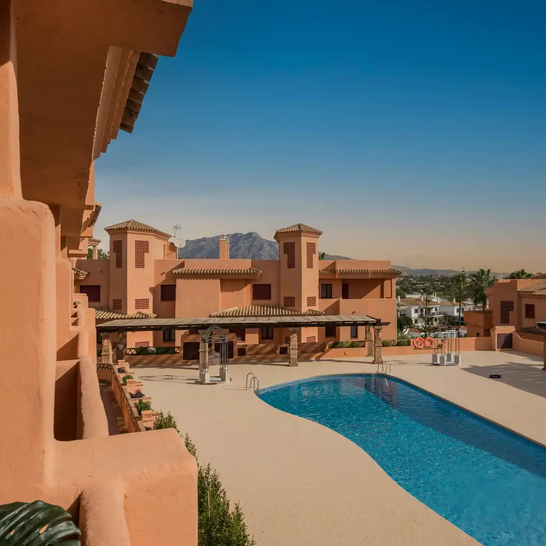 Vista exterior de Apartamento en venta en Estepona con Terraza, Piscina y Piscina comunitaria