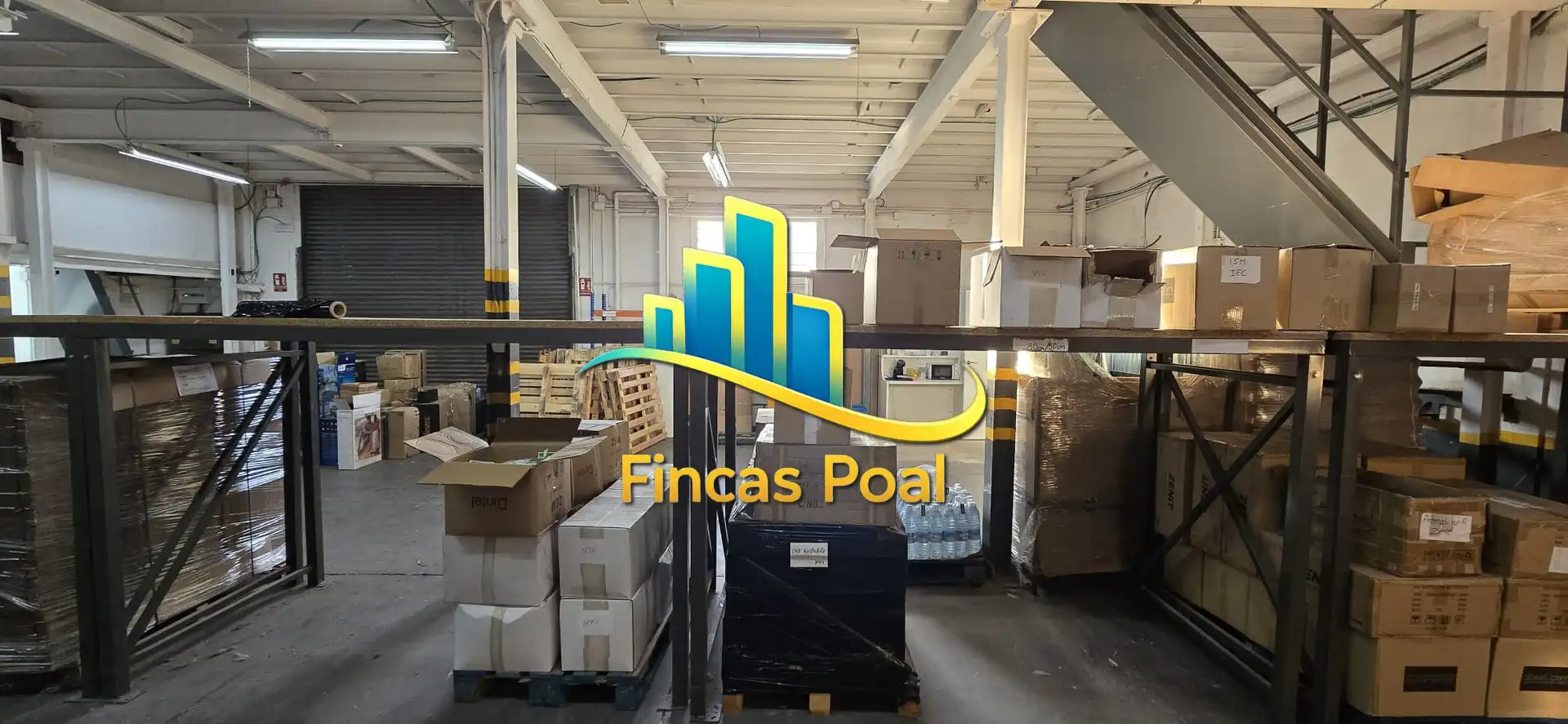 Piscina de Nave industrial en venta en Rubí