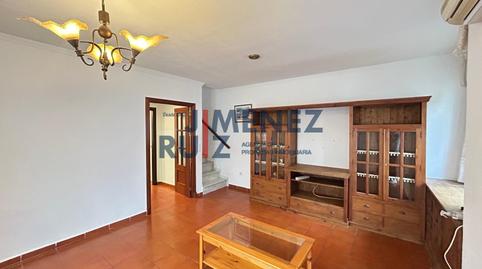 Foto 2 de Casa adosada en venda a Calle Pluton, La Banda - Campo de Fútbol, Chiclana de la Frontera