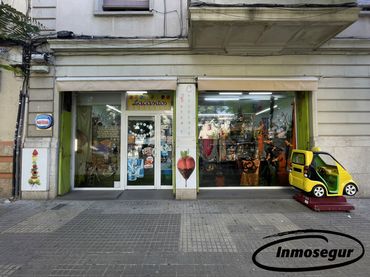 Local comercial en traspàs a Carrer Rovira i Virgili 11