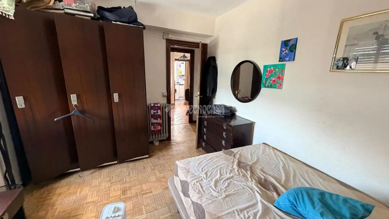 Dormitori de Pis en venda en Madrid amb Calefacció, Parquet i Terrassa