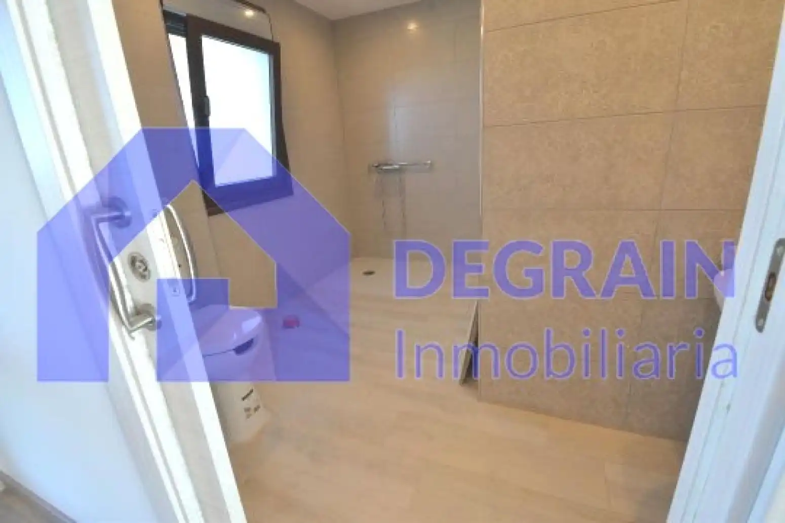 Dormitori de Casa o xalet en venda en Oviedo  amb Terrassa