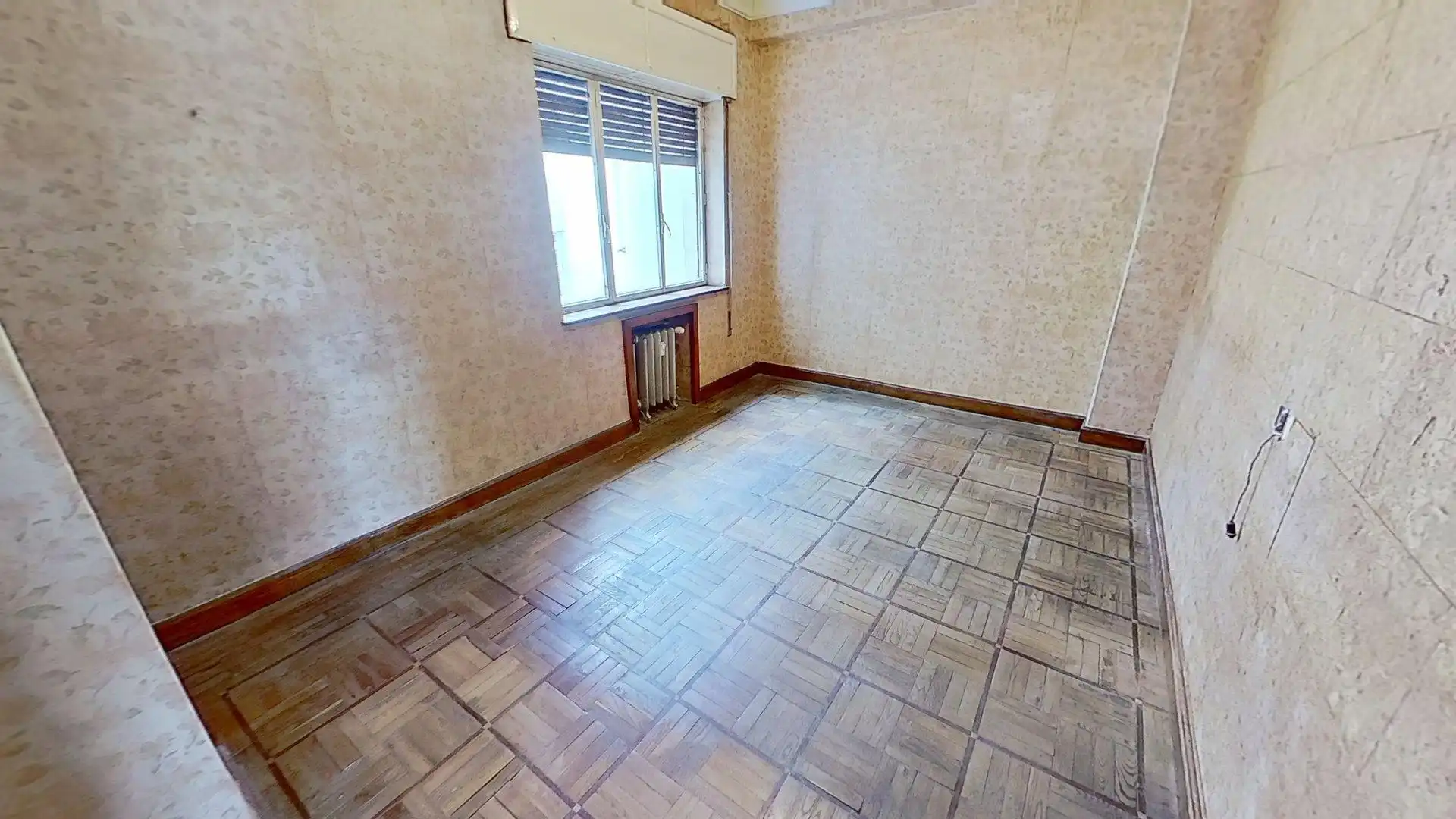 Habitación de Piso en venta en Oviedo  con Calefacción