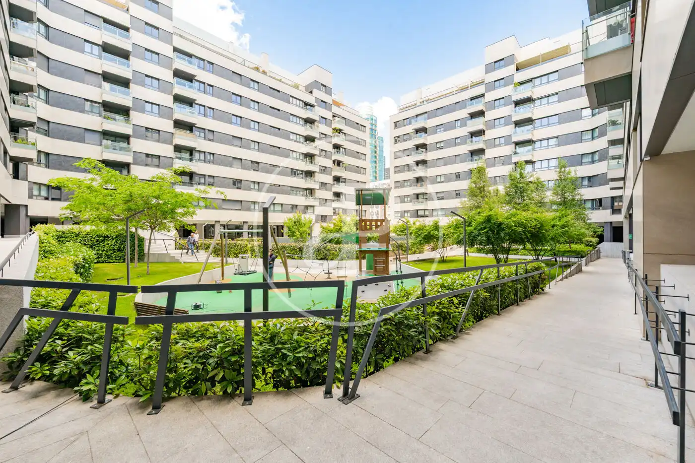 Vista exterior de Pis en venda en Madrid amb Aire condicionat, Calefacció i Jardí privat