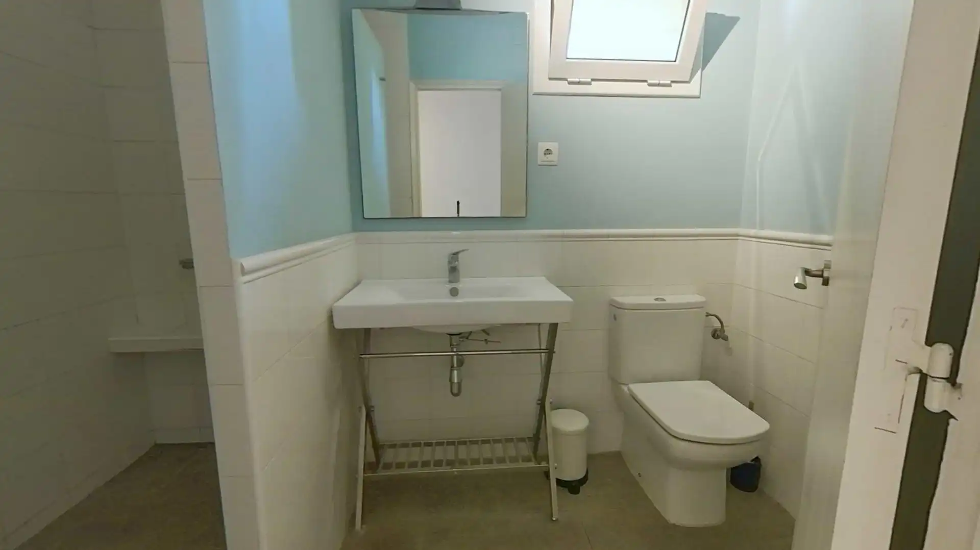 Bathroom of Attic for rent in Esplugues de Llobregat  with Air Conditioner, Heating and Terrace