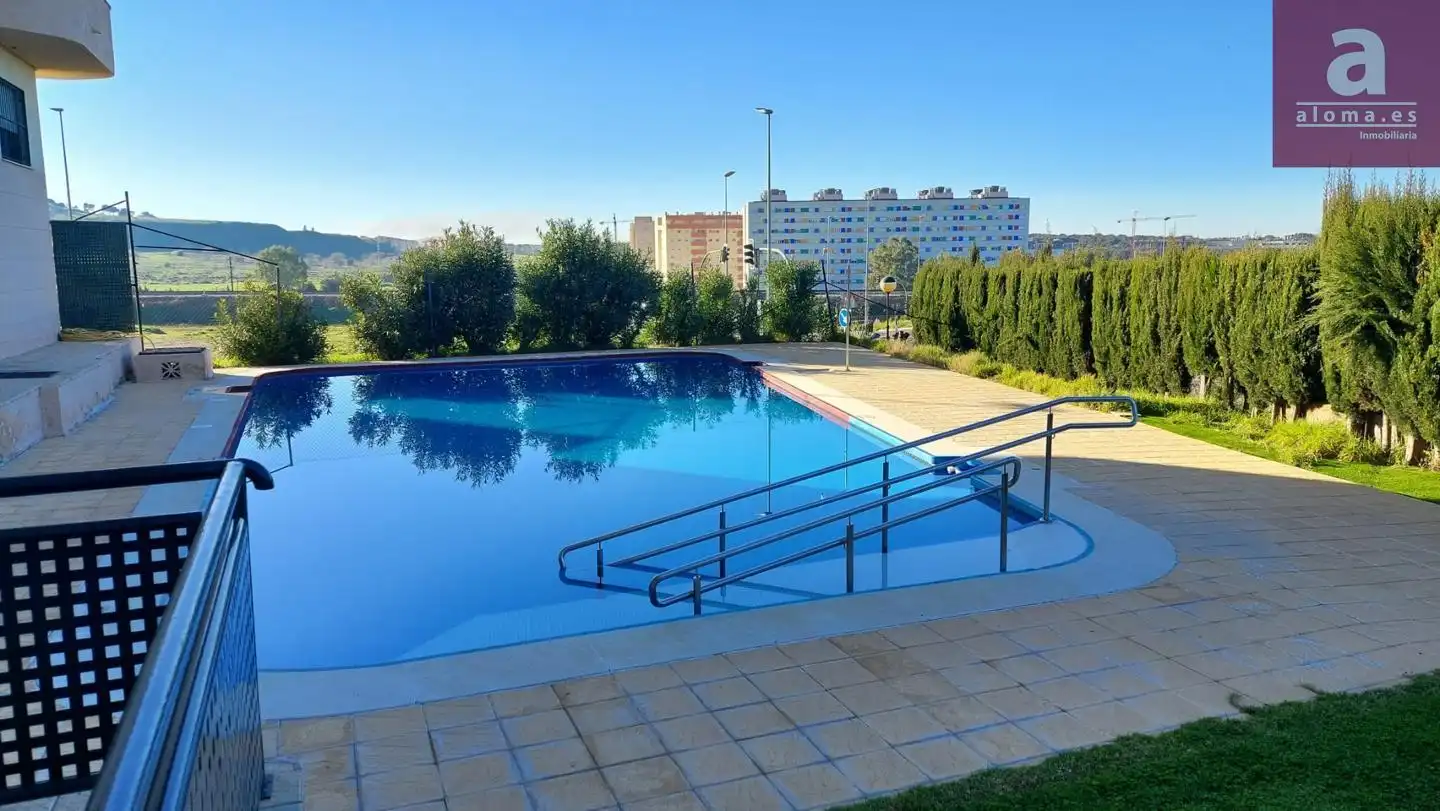 Swimming pool of Flat for rent in Cáceres  with Heating, Terrace and Furnished
