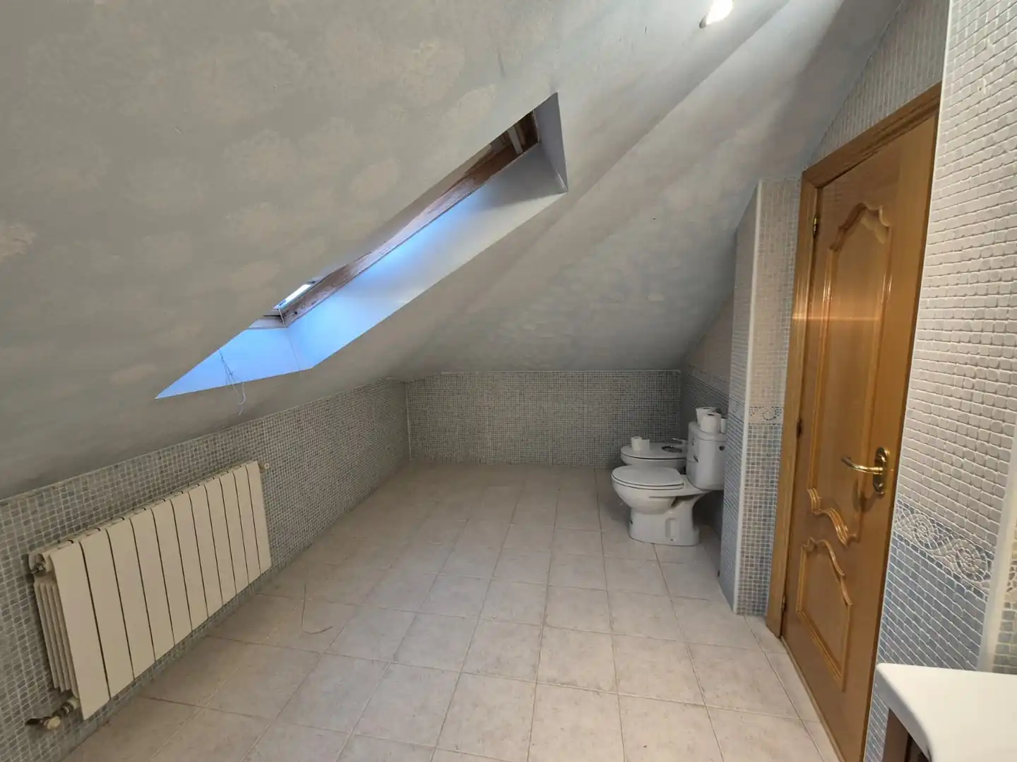 Badezimmer von Haus oder Chalet zum Verkauf in Nuevo Baztán mit Klimaanlage, Heizung und Privatgarten