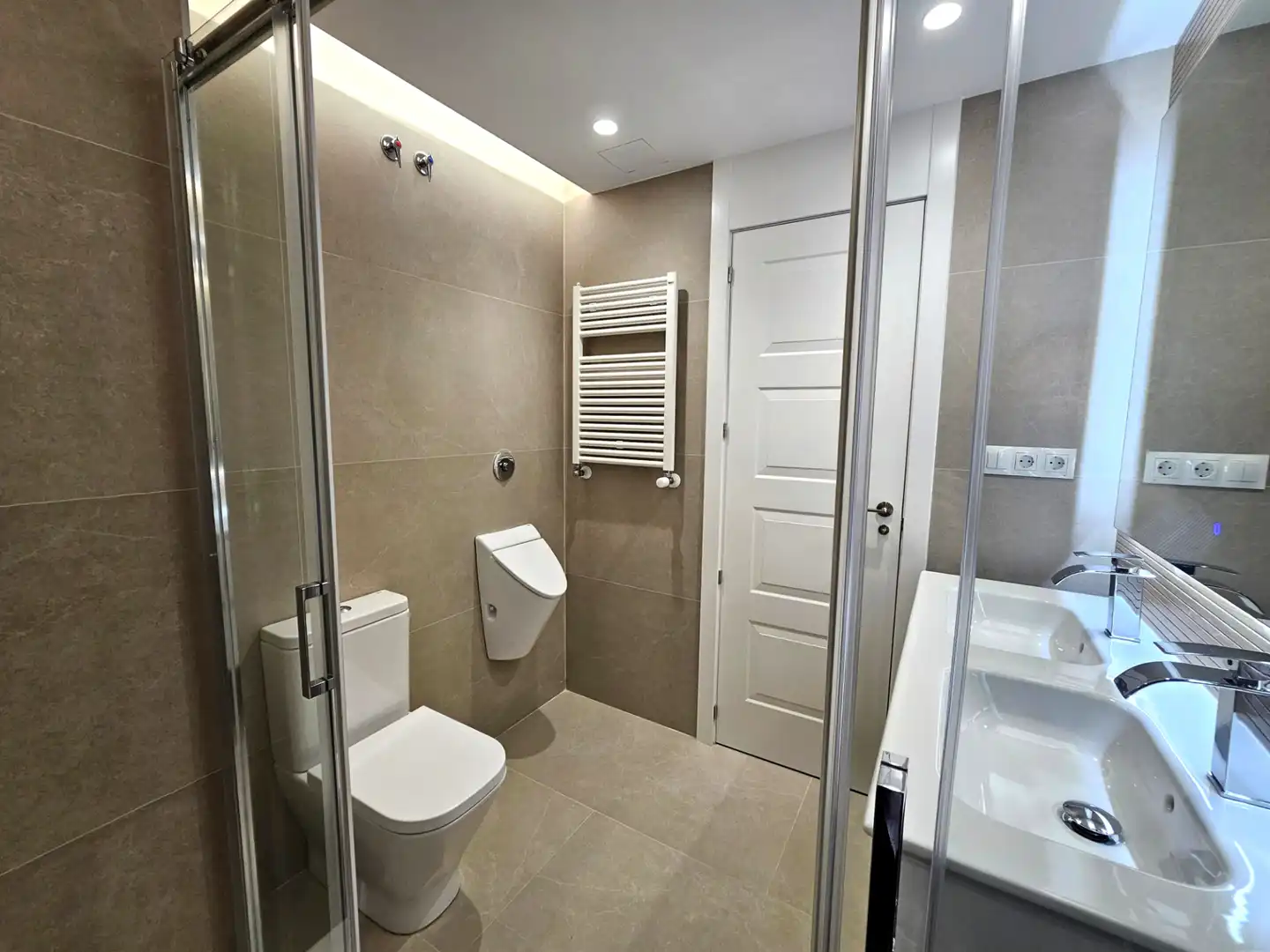 Baño de Piso en venta en Madrid con Aire acondicionado, Calefacción y Parquet