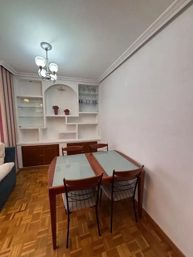 Comedor de Piso en venta en Gijón  con Calefacción, Parquet y Trastero