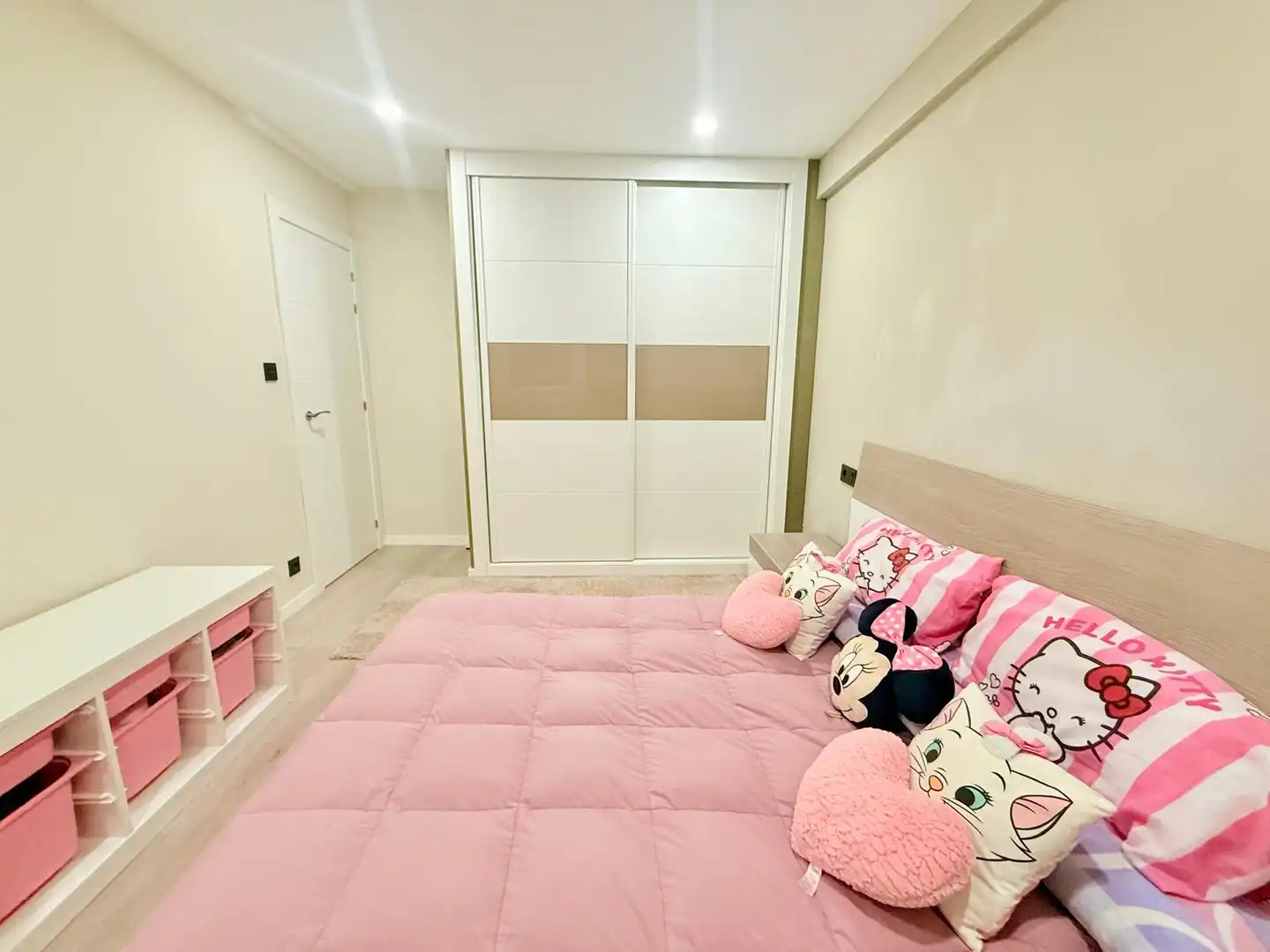 Habitación de Piso en venta en Vigo  con Calefacción, Trastero y Amueblado