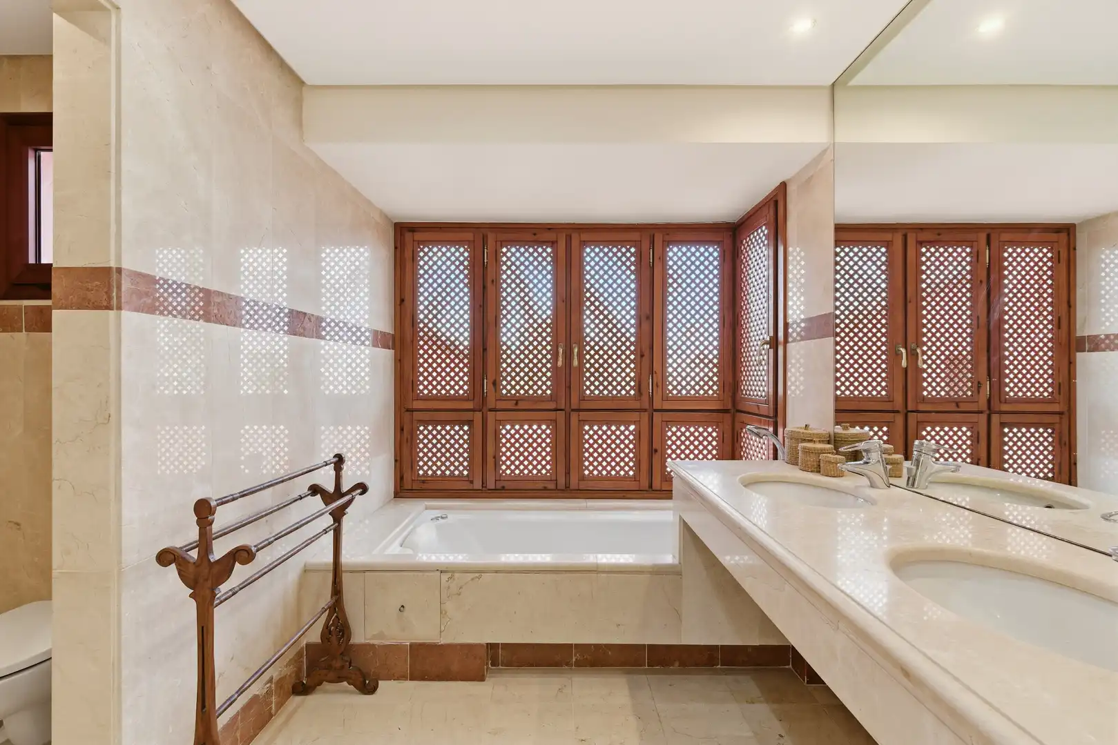 Baño de Ático en venta en Estepona con Aire acondicionado, Terraza y Piscina