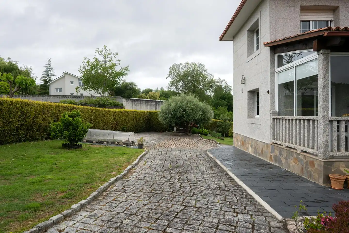 Vista exterior de Casa o chalet en venta en Bergondo con Calefacción, Jardín privado y Piscina