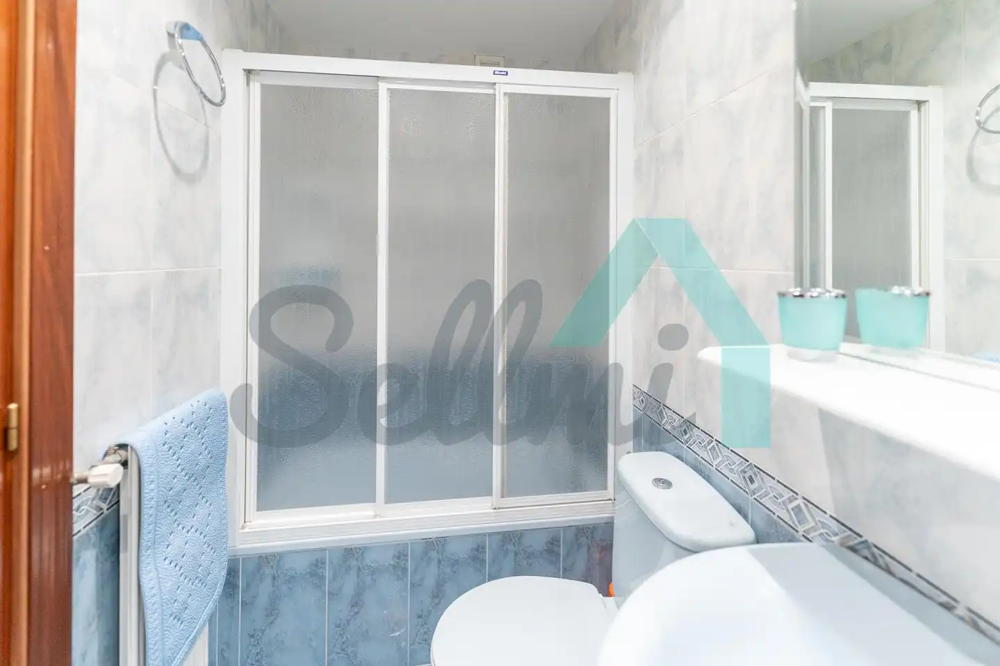 Bathroom of Flat for rent in Lugones