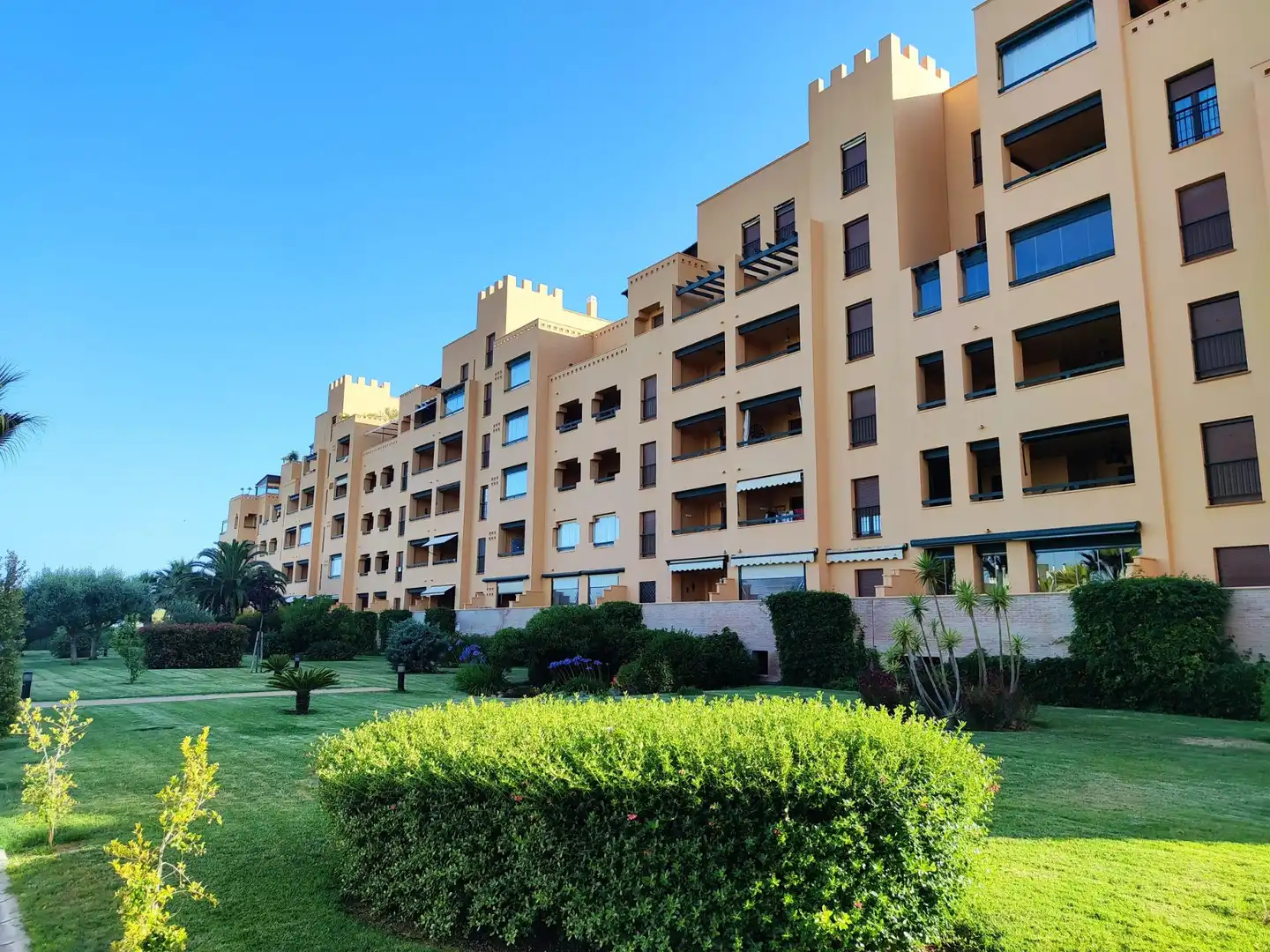 Vista exterior de Apartamento de alquiler en Ayamonte con Terraza, Amueblado y Piscina comunitaria