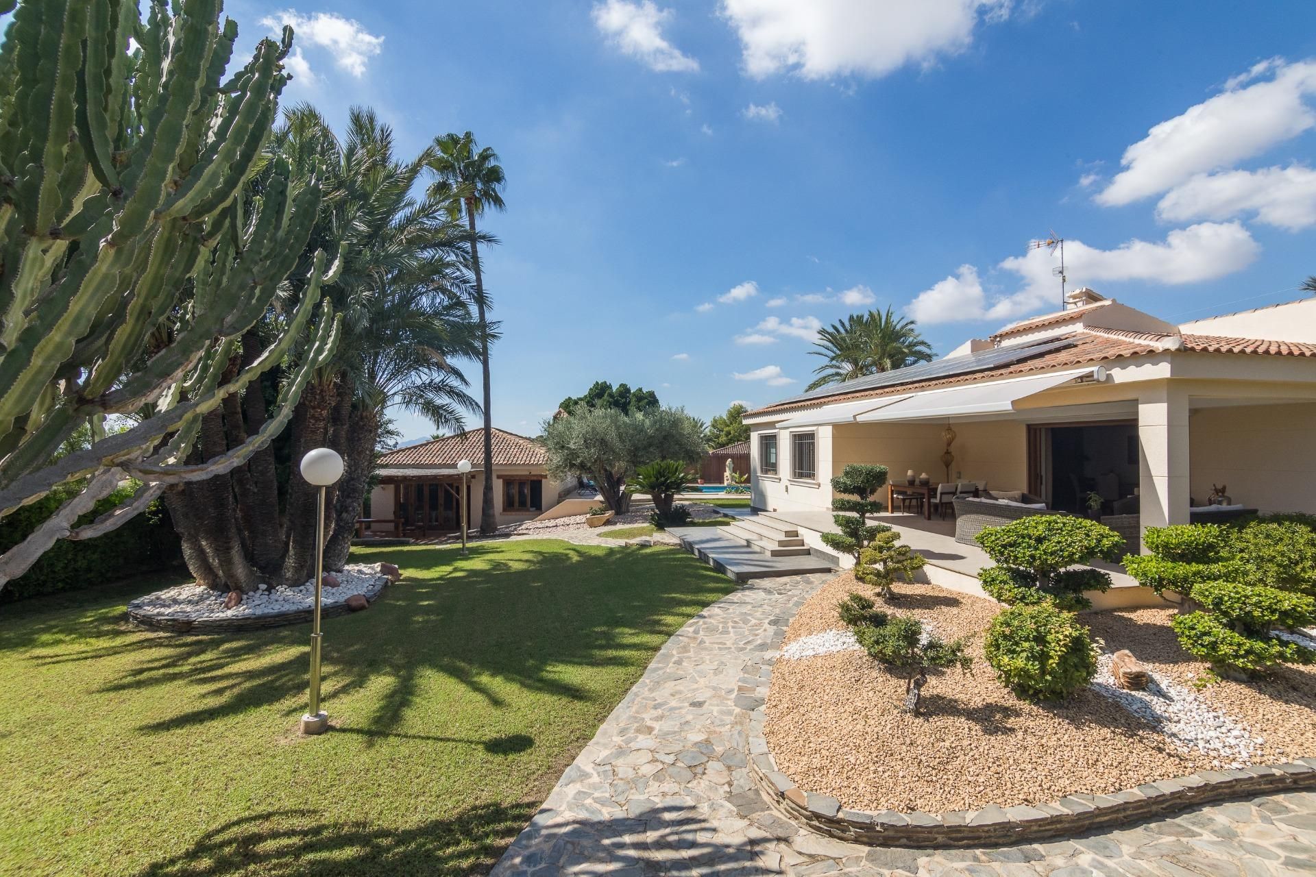 Garden of House or chalet for sale in Elche / Elx  with Air Conditioner, Heating and Private garden