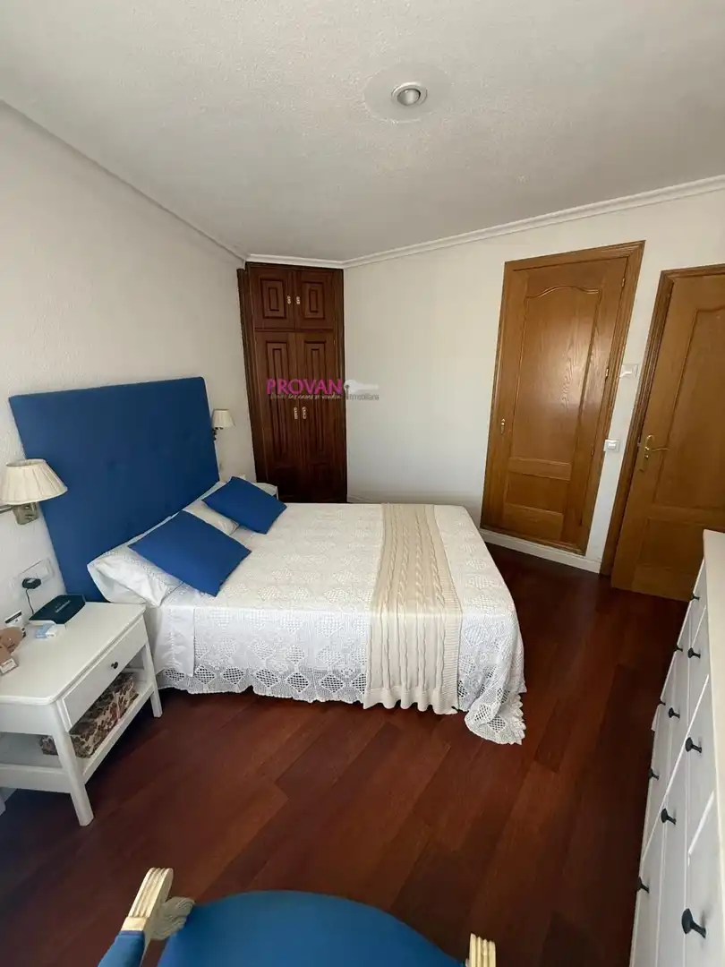 Schlafzimmer von Wohnung zum Verkauf in Madrid mit Klimaanlage, Terrasse und Möbliert
