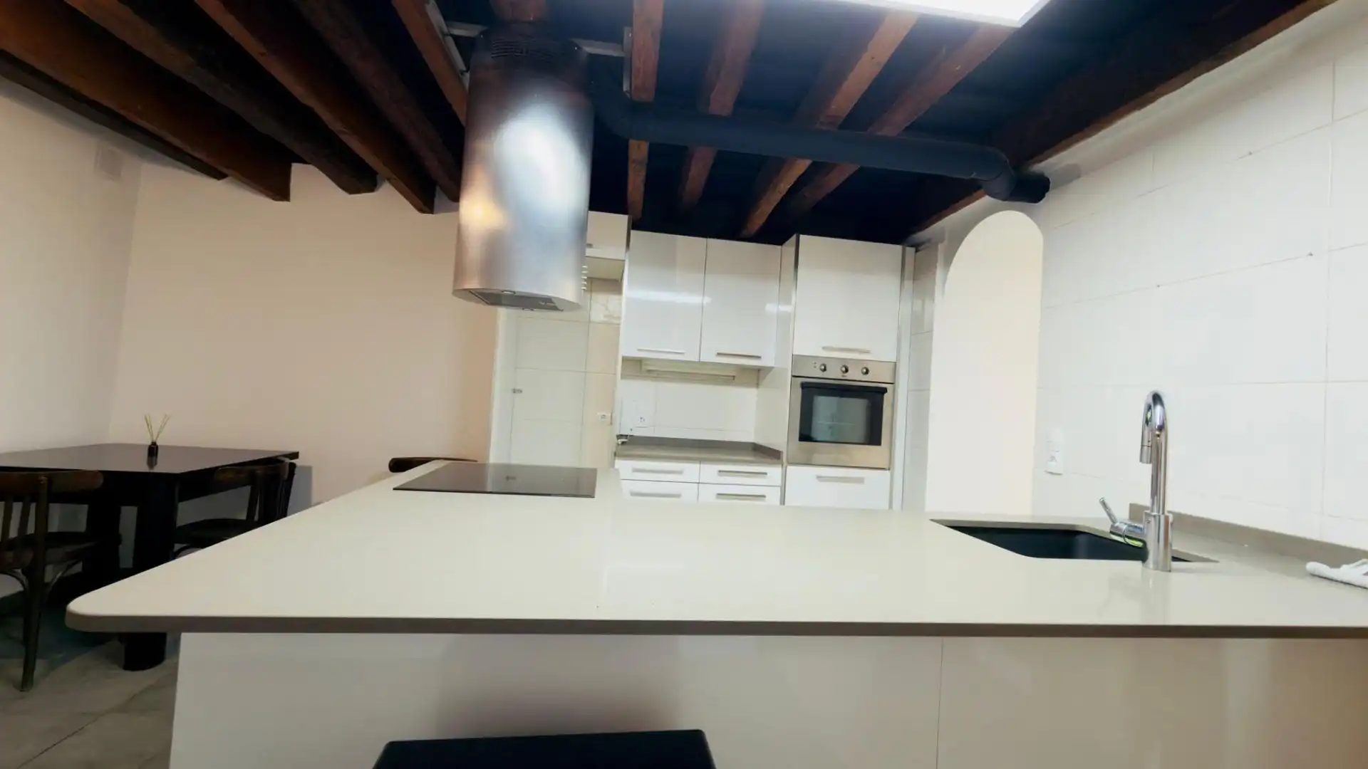 Cocina de Piso en venta en Vilanova i la Geltrú con Terraza, Amueblado y Balcón