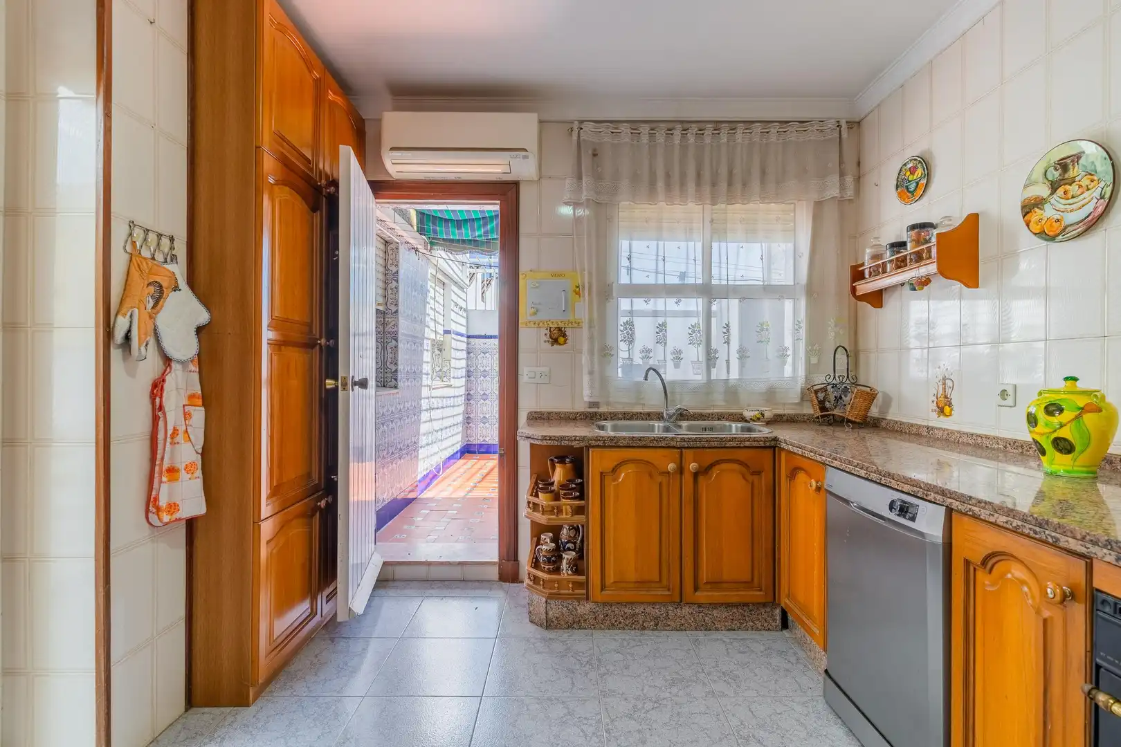 Kitchen of Detached homes for sale in Chiclana de la Frontera