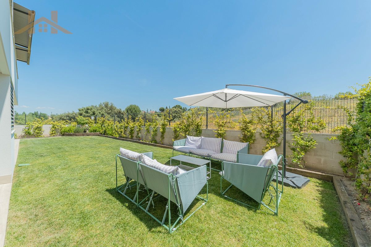 Terrassa de Planta baixa en venda en Boadilla del Monte amb Aire condicionat, Jardí privat i Traster