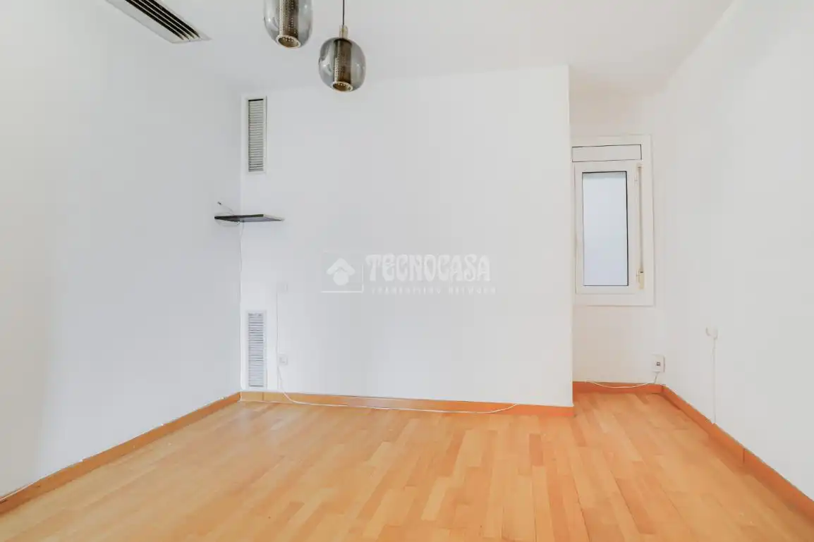 Sala de estar de Piso en venta en Barcelona con Aire acondicionado, Parquet y Balcón