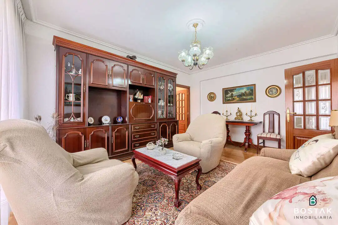 Living room of Flat for sale in Bilbao   with Heating, Furnished and Balcony