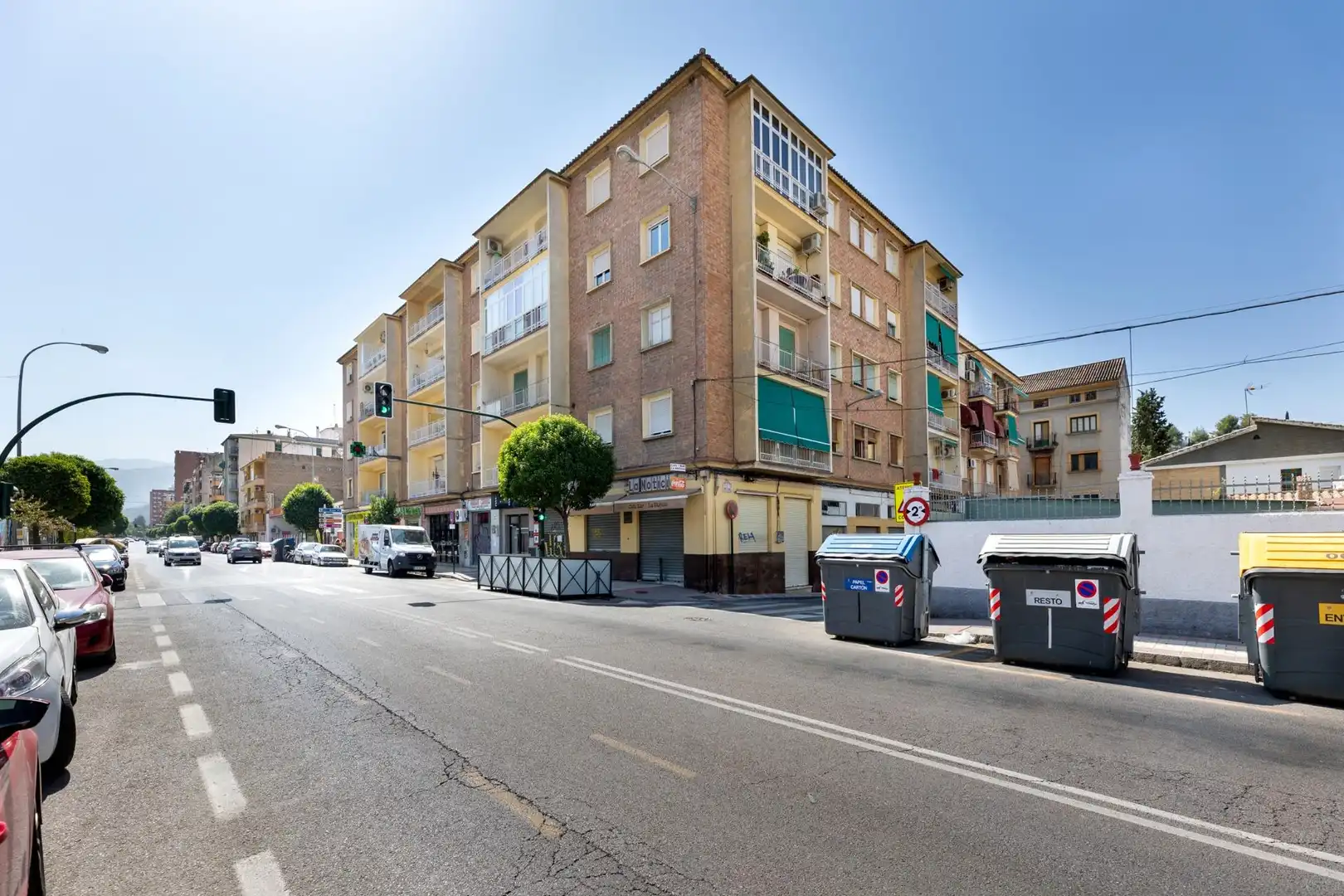 Vista exterior de Pis de lloguer en Granada amb Terrassa, Moblat i Balcó