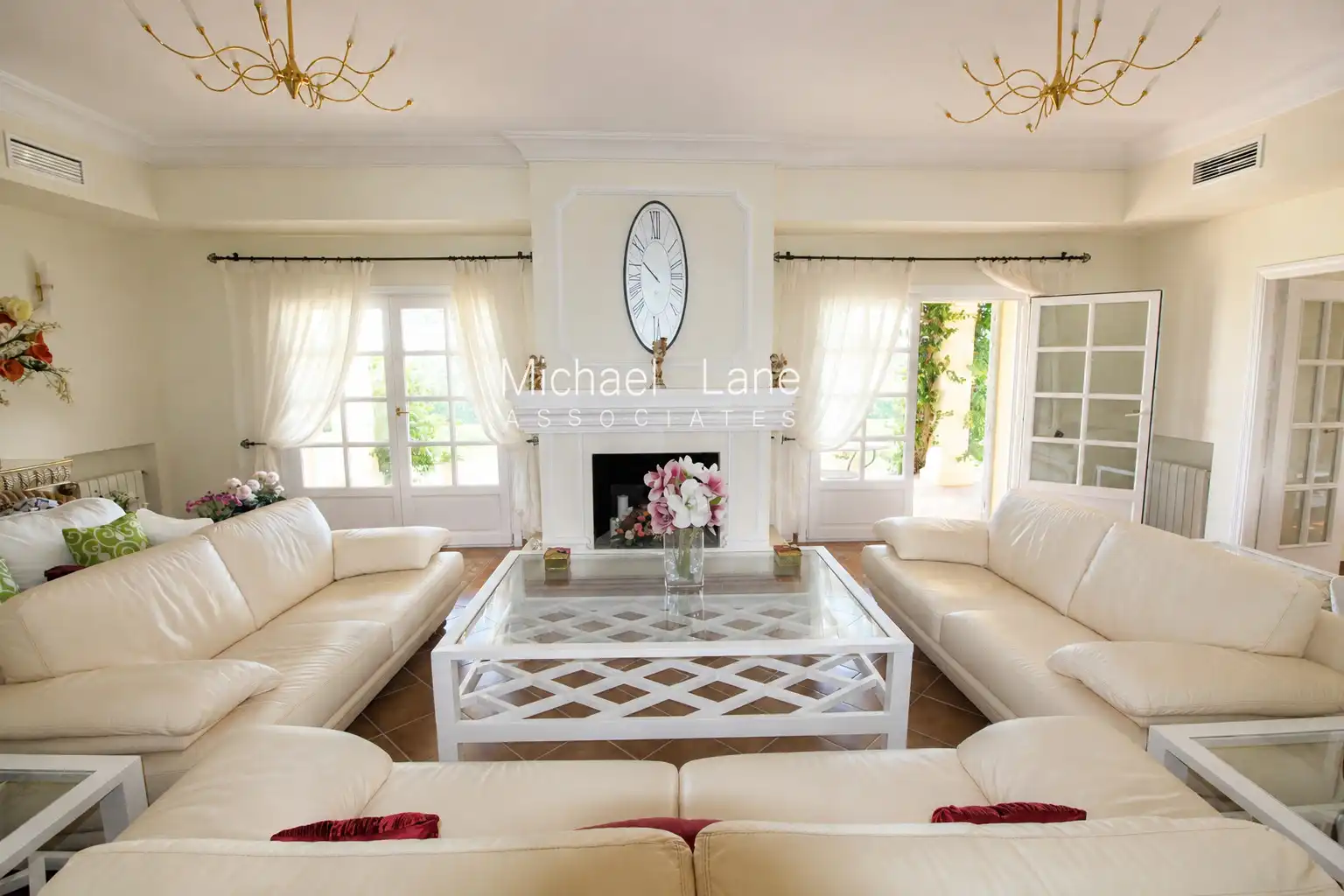 Living room of Houses for sale in Sotogrande  with Air Conditioner, Heating and Private garden