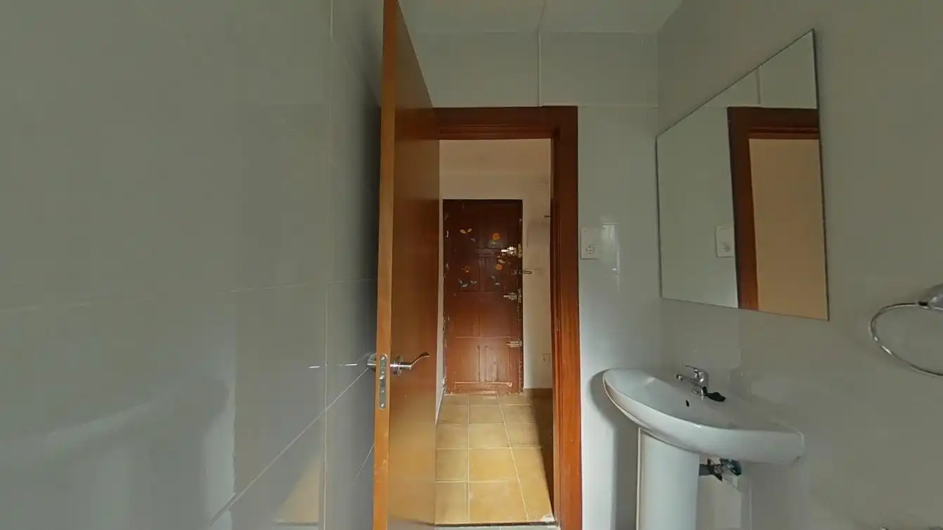 Bathroom of Flat for sale in Zaragoza  with Heating, Oven and Balcony