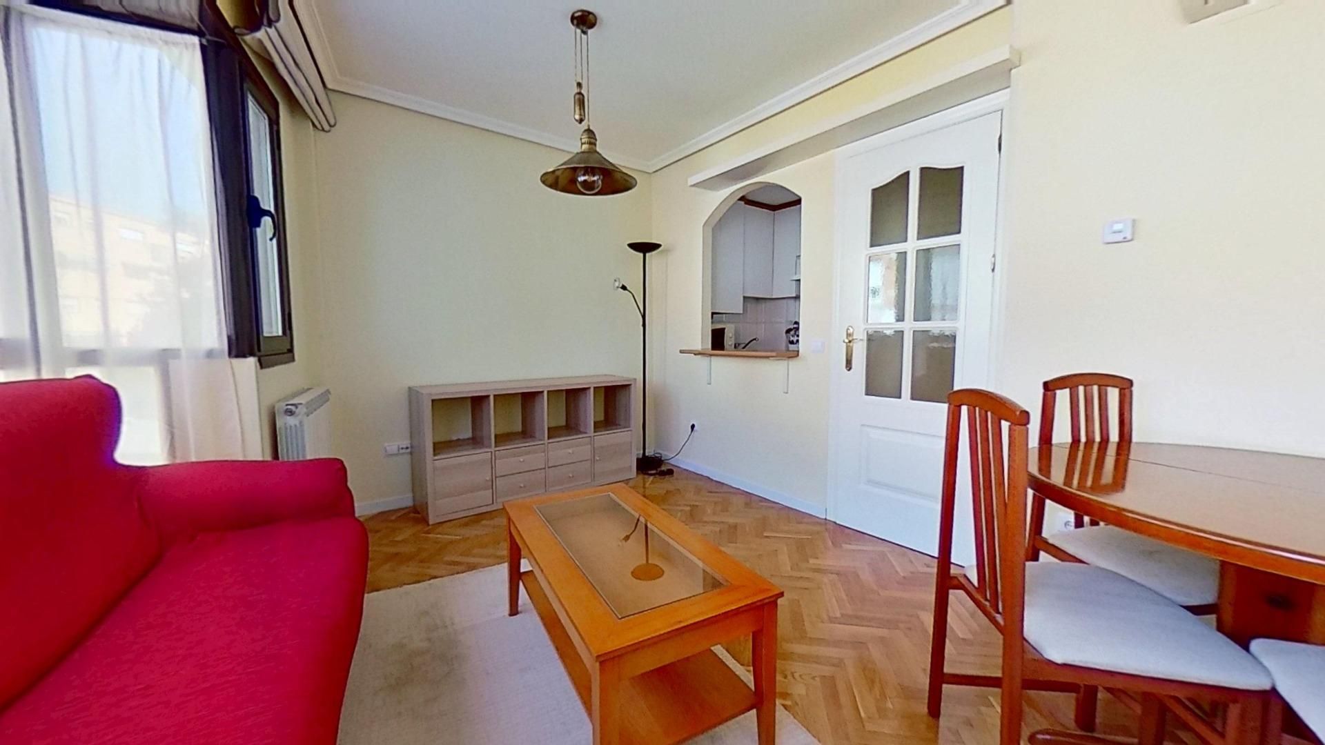 Living room of Flat to rent in  Madrid Capital  with Air Conditioner, Heating and Storage room