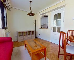 Living room of Flat to rent in  Madrid Capital  with Air Conditioner, Heating and Storage room