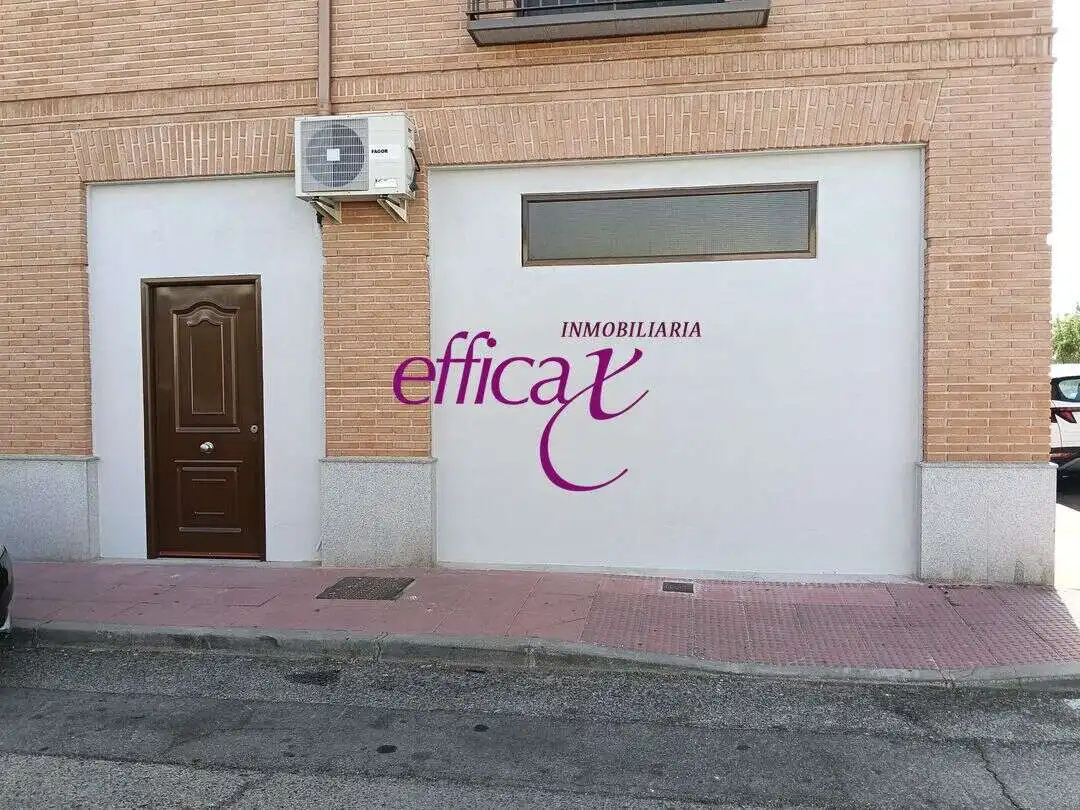 Vista exterior de Local de alquiler en Torrijos