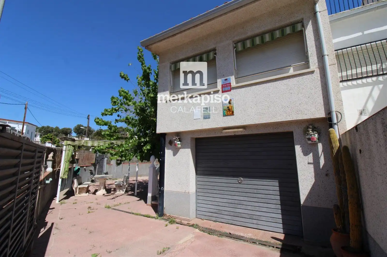 Außenansicht von Einfamilien-Reihenhaus zum Verkauf in Cunit mit Klimaanlage, Heizung und Terrasse