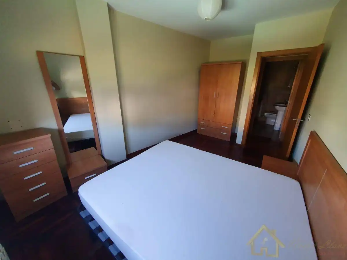 Habitación de Apartamento de alquiler en Lugo con Calefacción, Trastero y Amueblado