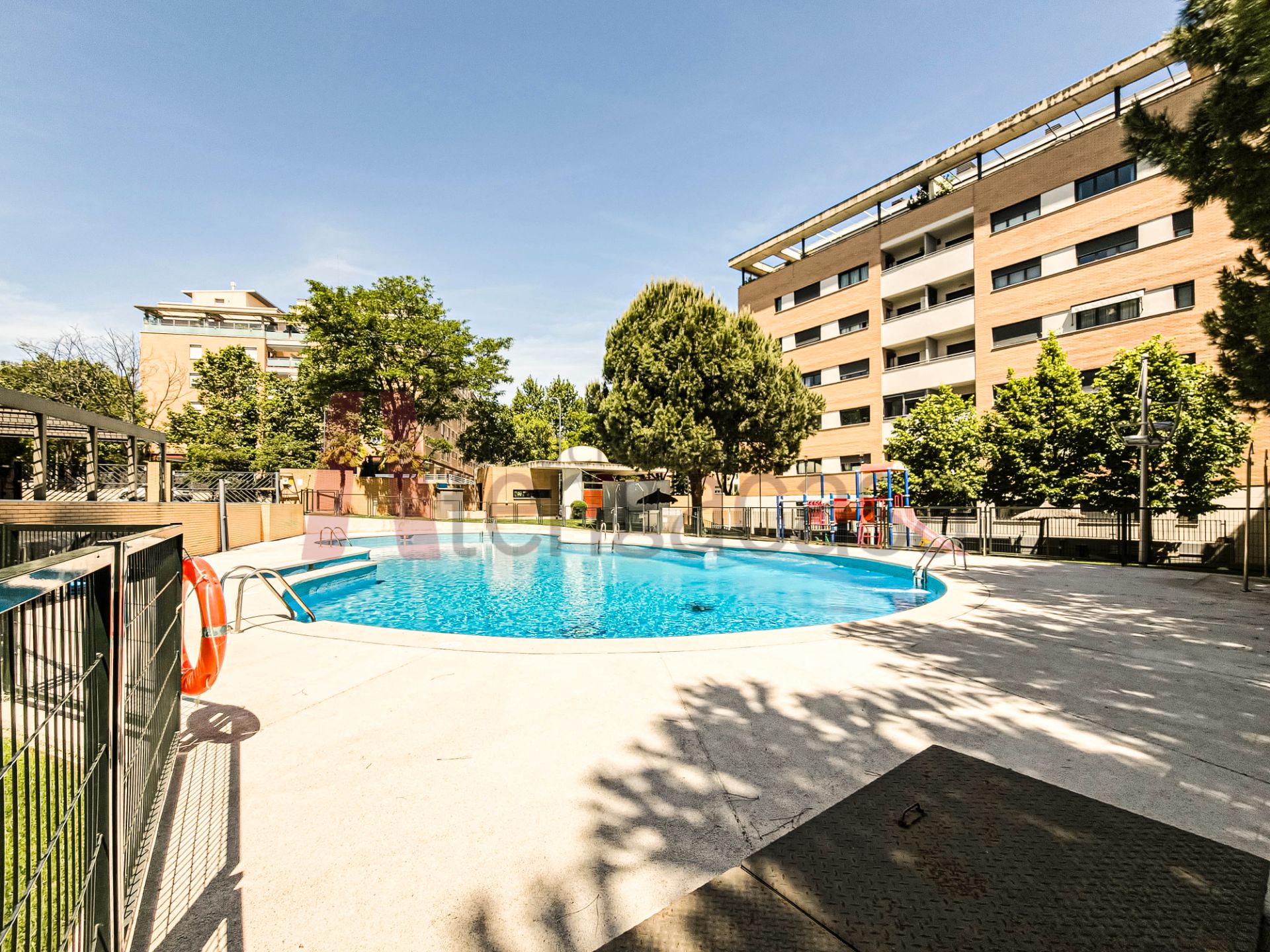 Swimming pool of Flat for sale in  Madrid Capital  with Air Conditioner, Heating and Parquet flooring