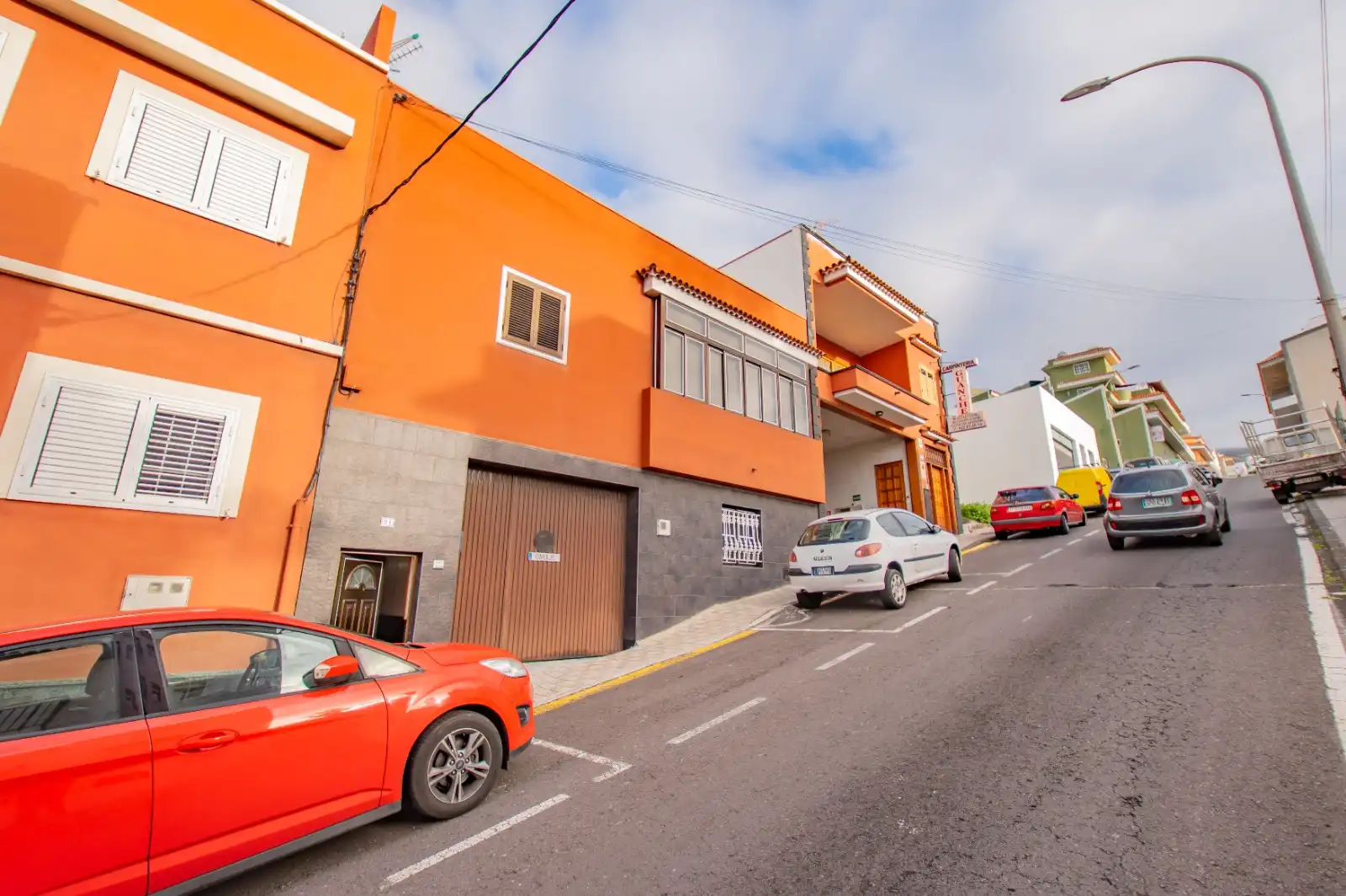 Vista exterior de Casa adosada en venda en Icod de los Vinos amb Terrassa, Traster i Balcó