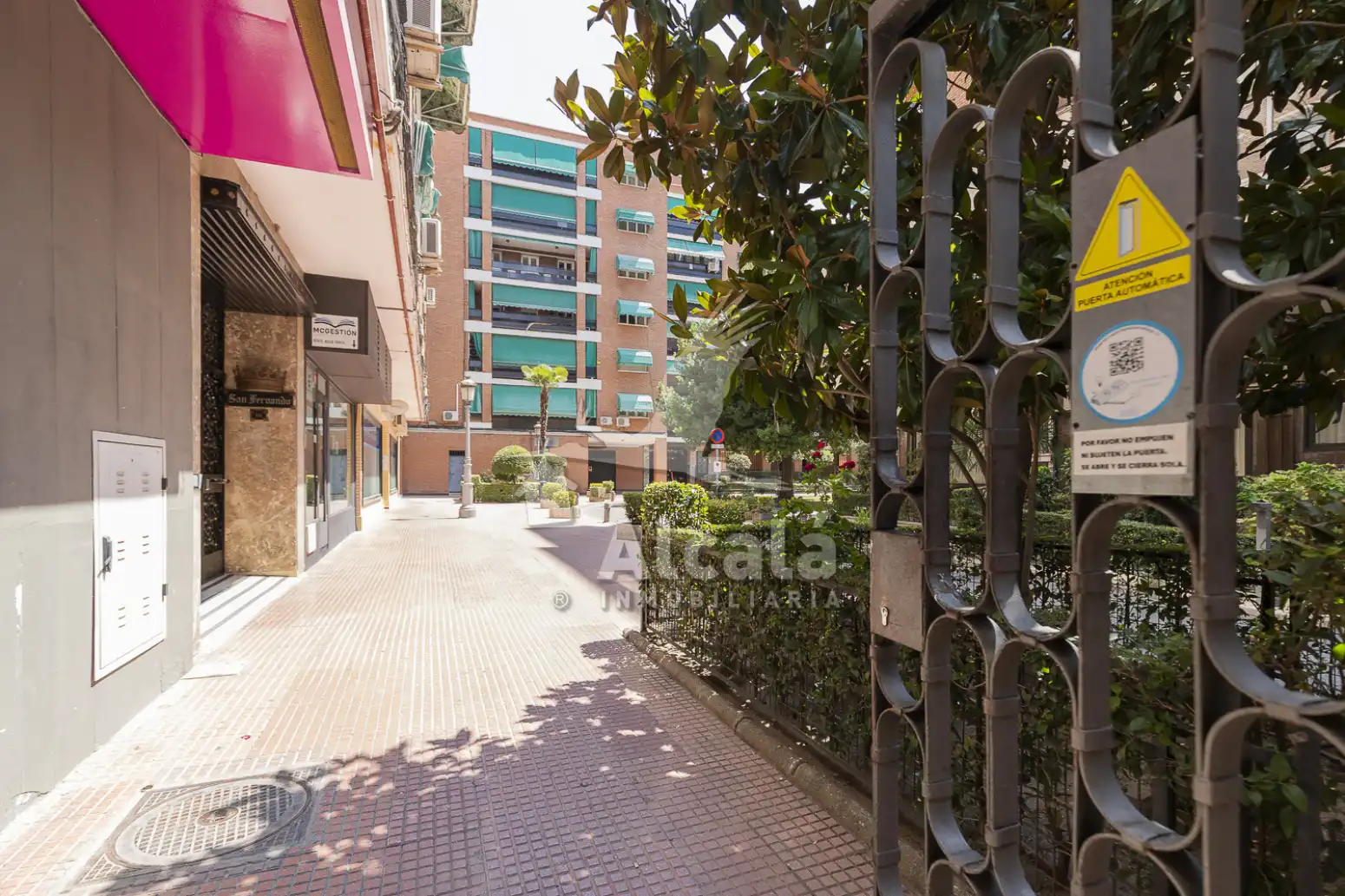 Vista exterior de Piso en venta en Alcalá de Henares con Calefacción, Jardín privado y Parquet