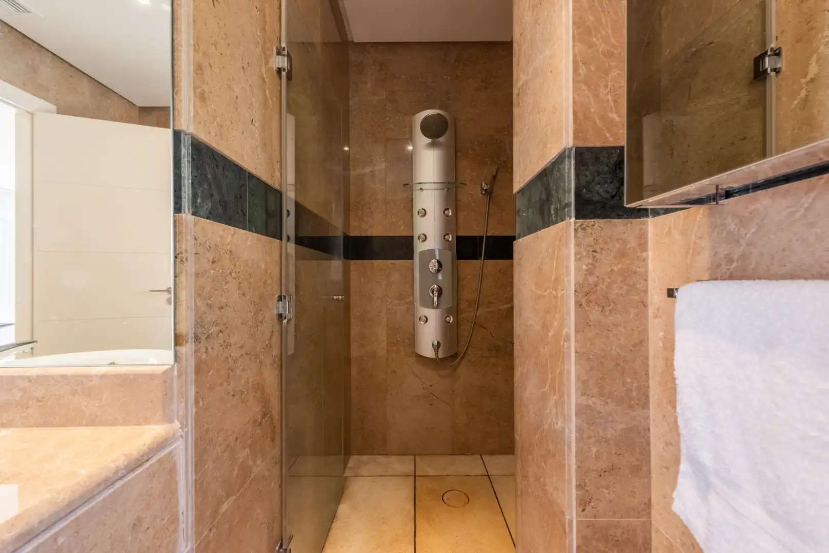 Penthouse with pool for sale in Marbella Centro, imagen 6