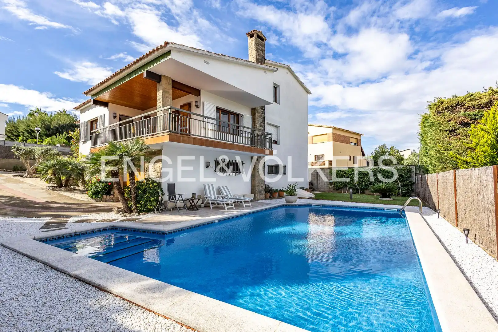 Vista exterior de Casa o chalet en venta en Vilanova i la Geltrú con Aire acondicionado, Calefacción y Jardín privado