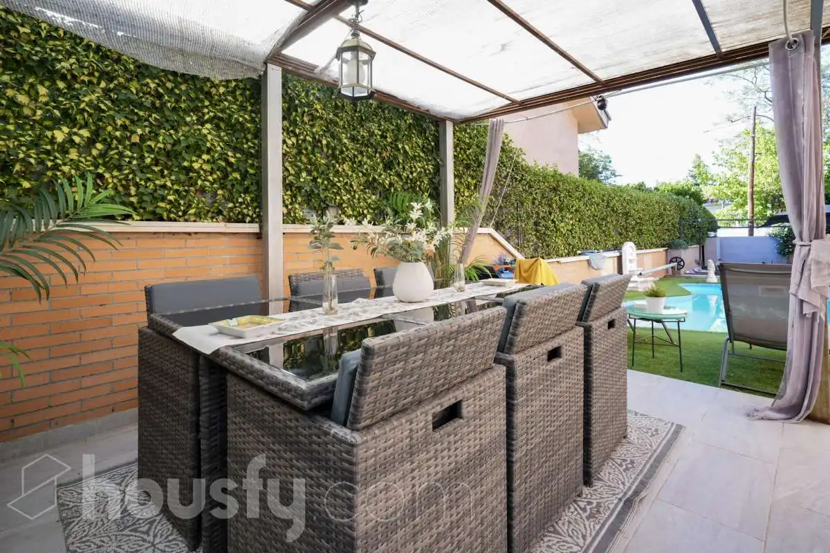 Terraza de Casa adosada en venta en Madrid con Aire acondicionado, Calefacción y Jardín privado