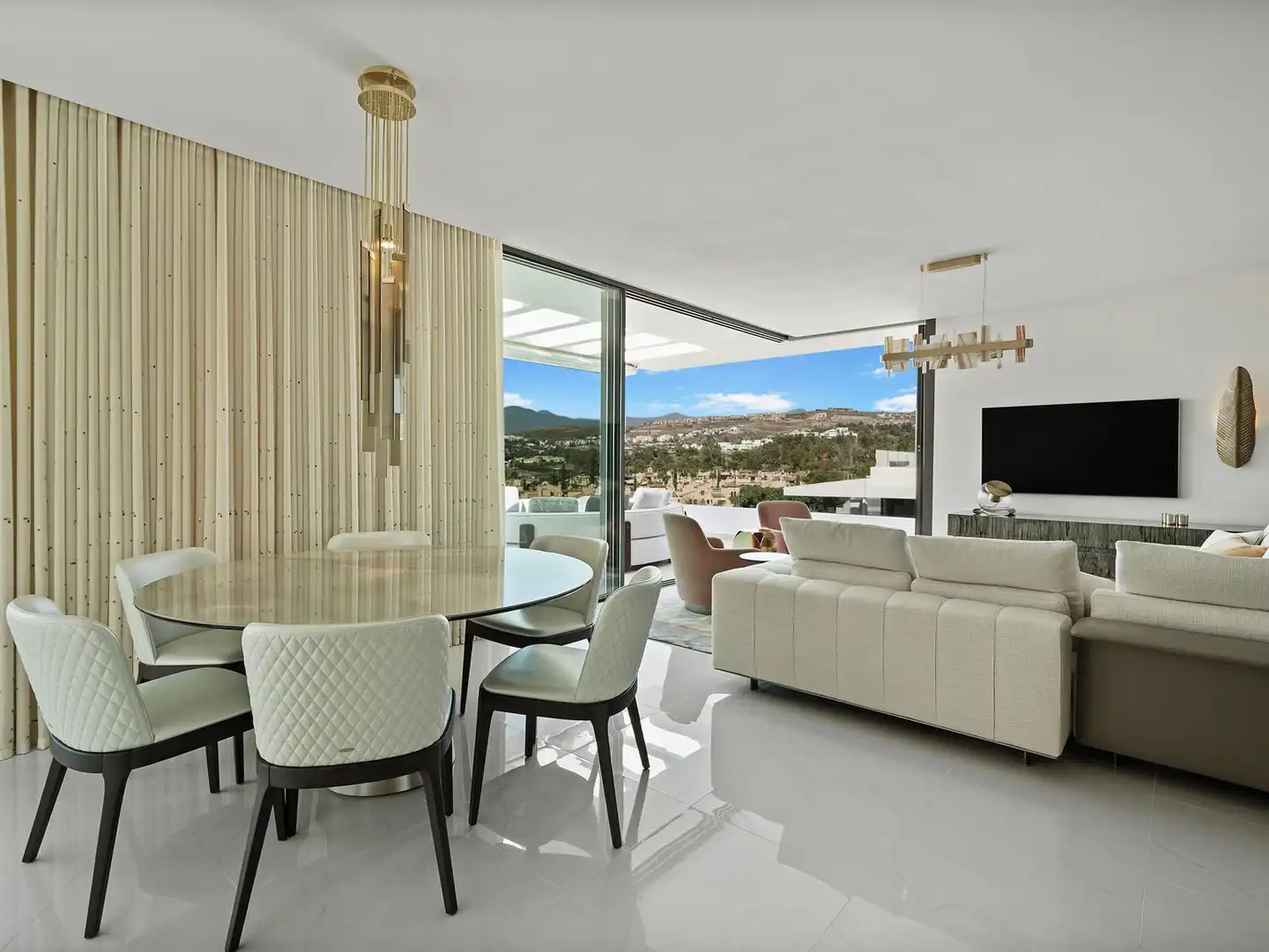Menjador de Apartament en venda en Estepona amb Aire condicionat, Terrassa i Traster