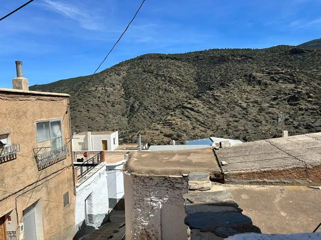 Vista exterior de Casa adosada en venda en Abrucena