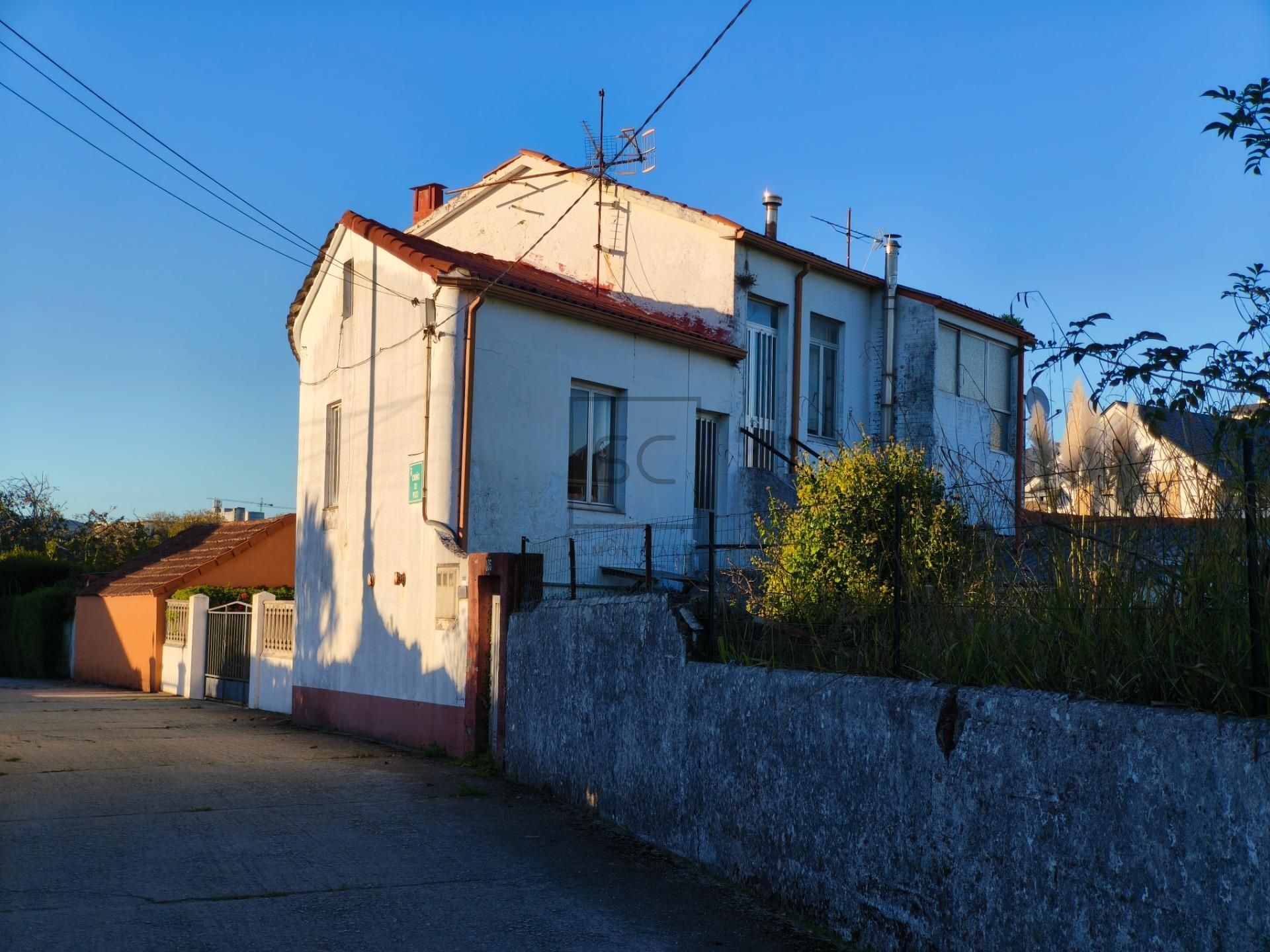 Vista exterior de Casa adosada en venda en Ferrol amb Calefacció, Jardí privat i Traster