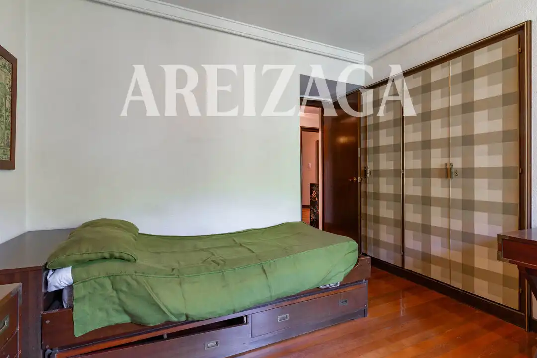 Habitación de Piso en venta en Donostia - San Sebastián  con Calefacción, Terraza y Trastero